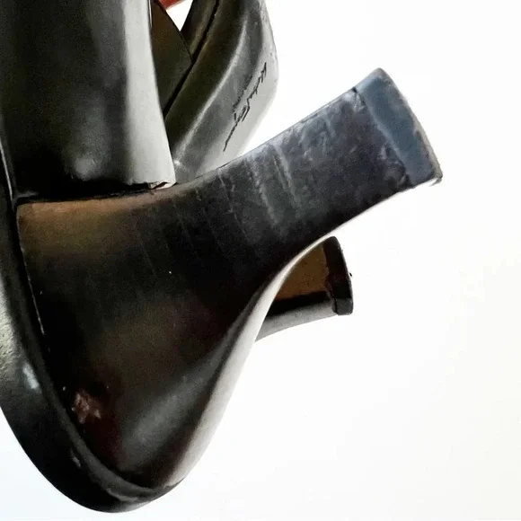 Salvatore Ferragamo Size 7C Black Leather Strappy Sandal Equestrian Hardware Y2K - Picture 10 of 14